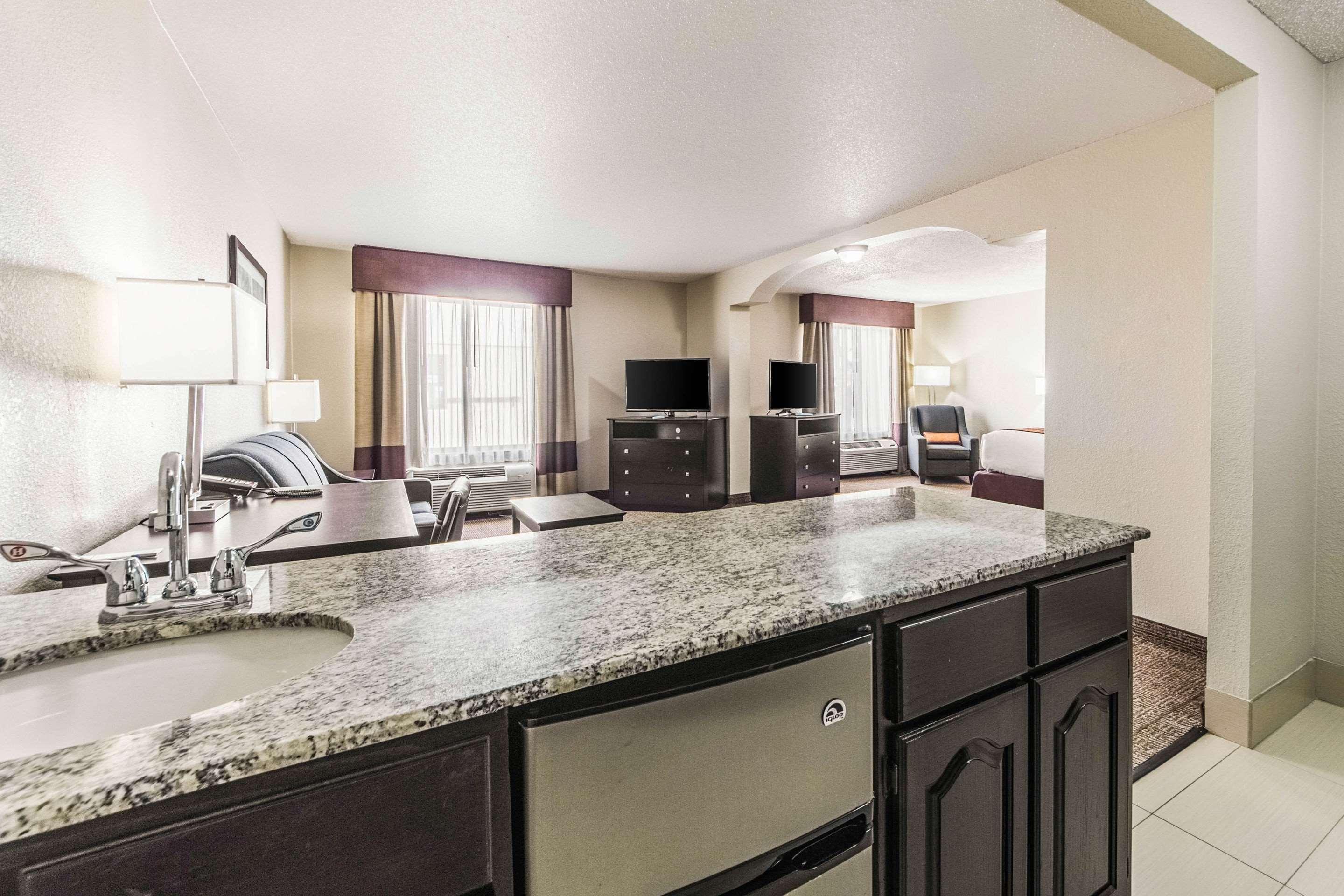 Comfort Inn Dallas Park Central Екстериор снимка