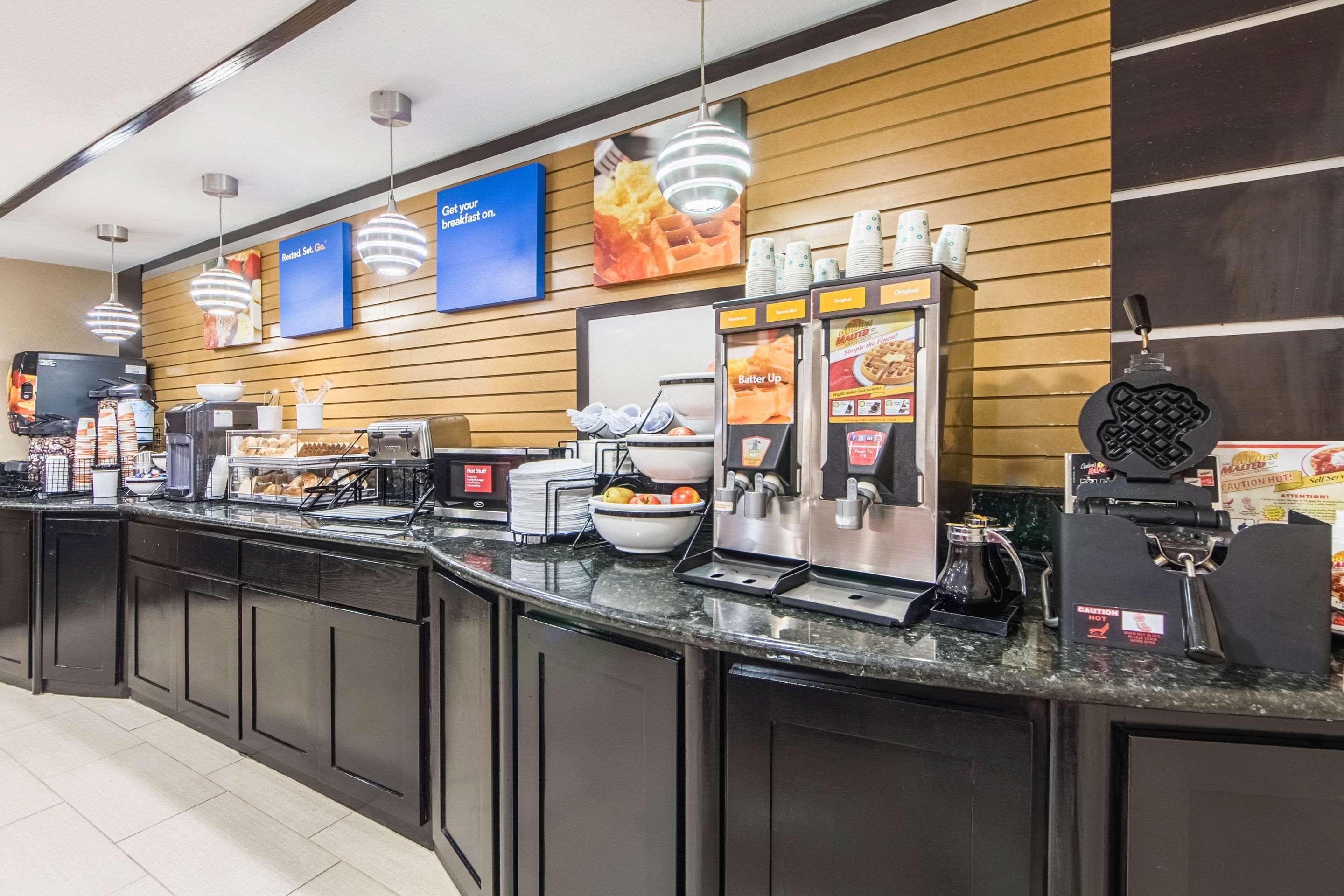 Comfort Inn Dallas Park Central Екстериор снимка