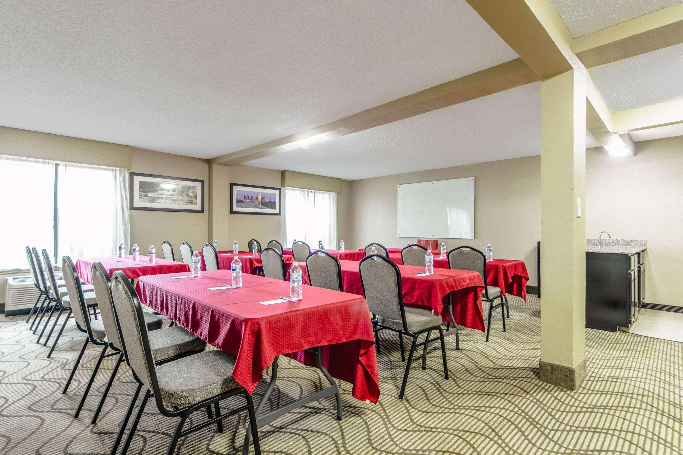 Comfort Inn Dallas Park Central Екстериор снимка