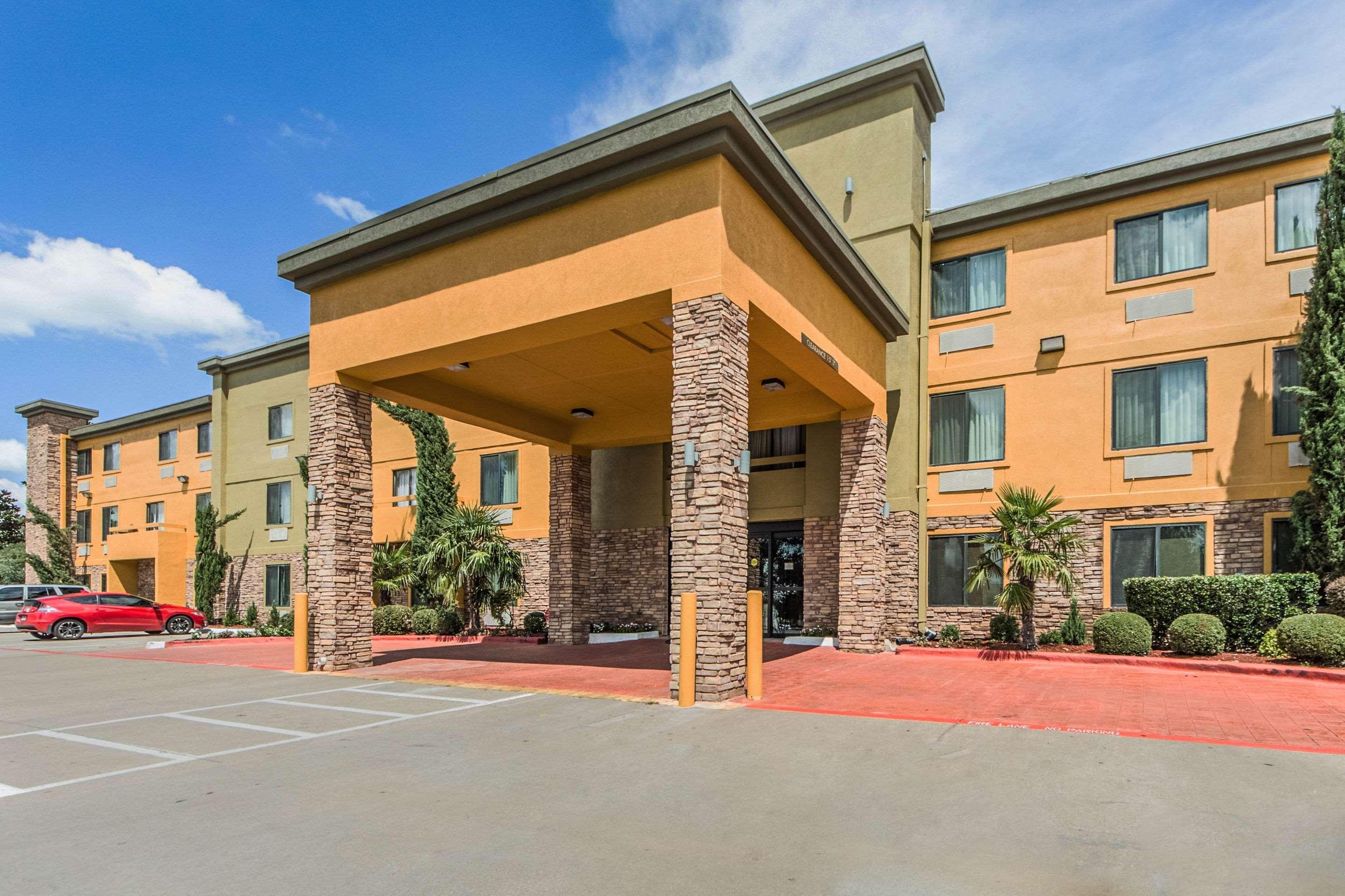 Comfort Inn Dallas Park Central Екстериор снимка
