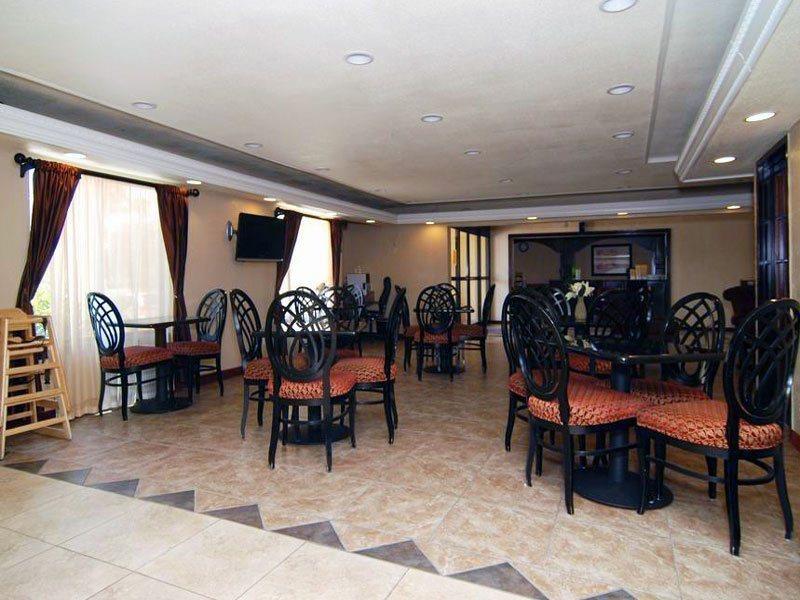 Comfort Inn Dallas Park Central Ресторант снимка