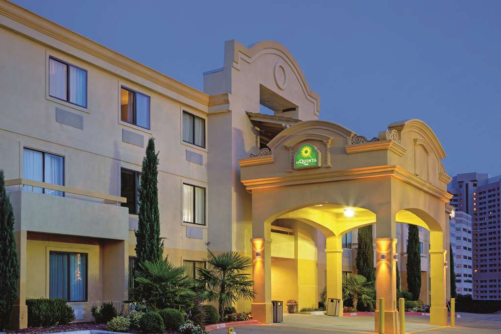 Comfort Inn Dallas Park Central Екстериор снимка
